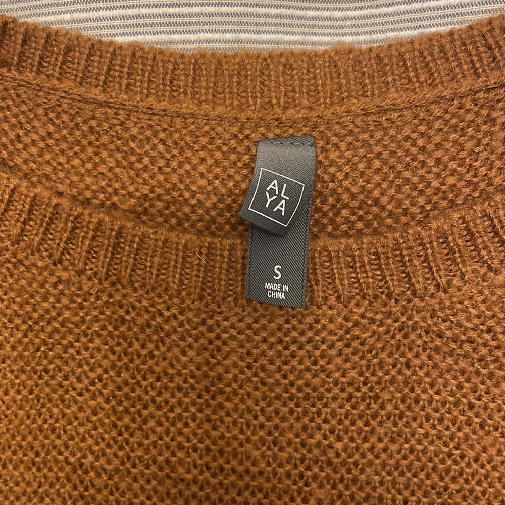 Francesca’s sweater small - Picture 2 of 4
